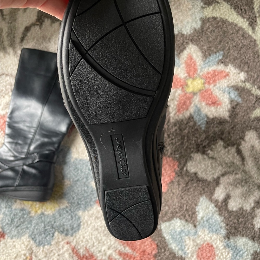 Comfortview Sleek Black Winter Boots - Picture 2 of 5